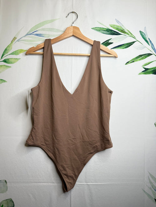 Aritzia Babaton Contour V Neck Bodysuit (XL)