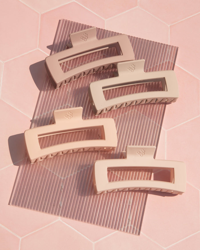 Hair clip claw, hair clip curly hair, hair clip claw styles, hair clip big, claw clip big, claw clip for thick hair, claw clip for braids, claw clip for thick curly hair, claw clip hairstyles, claw clip messy bun, claw clip medium hair, hair claw clip, y2k claw clip,